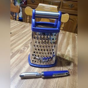 KitckenAid Box Grater and Swivel Peeler Grape HBIA